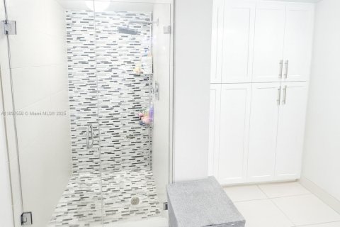Снять в аренду кондоминиум в Авентура, Флорида 2 спальни, 110.27м2, № 1949381 - фото 9