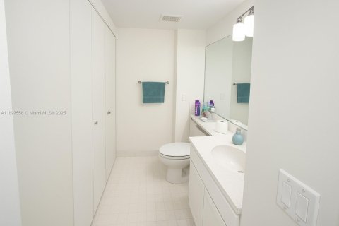 Снять в аренду кондоминиум в Авентура, Флорида 2 спальни, 110.27м2, № 1949381 - фото 13