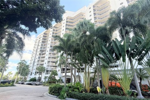 Снять в аренду кондоминиум в Авентура, Флорида 2 спальни, 110.27м2, № 1949381 - фото 20