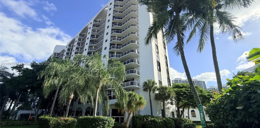 Кондоминиум с 2 спальнями в Авентура, Флорида № 1949381