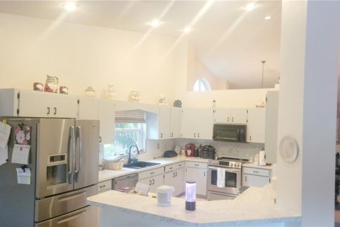 House in Tampa, Florida 3 bedrooms, 226.03 sq.m. № 2237881 - photo 22