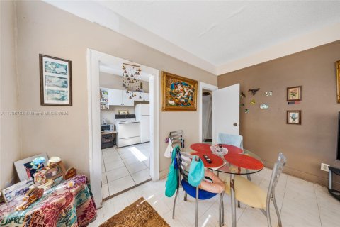 Commercial property in Miami, Florida № 1709016 - photo 9