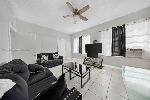 Commercial property in Miami, Florida № 1709016 - photo 25