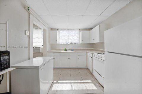 Commercial property in Miami, Florida № 1709016 - photo 22