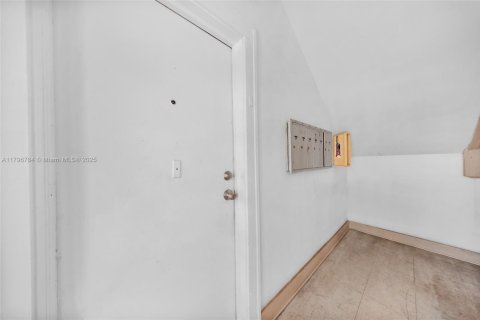 Commercial property in Miami, Florida № 1709016 - photo 15