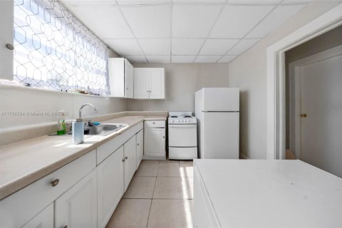 Commercial property in Miami, Florida № 1709016 - photo 23