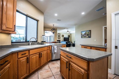 House in Lakeland, Florida 4 bedrooms, 299.05 sq.m. № 2206683 - photo 15