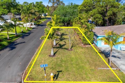 Land in Gulfport, Florida № 2210519