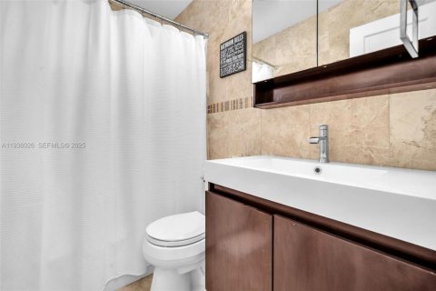 Villa ou maison à vendre à Miami Springs, Floride: 3 chambres № 1994407 - photo 24