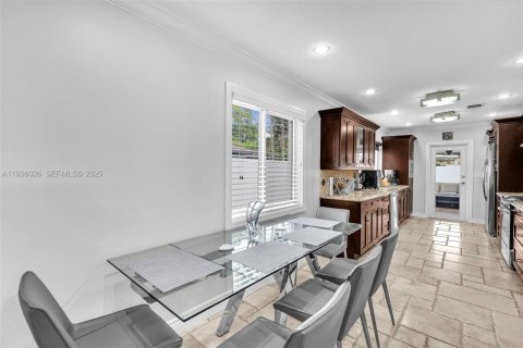 Villa ou maison à vendre à Miami Springs, Floride: 3 chambres № 1994407 - photo 15