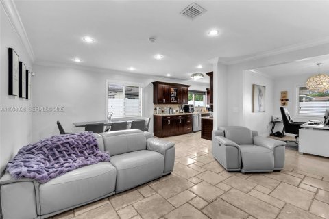 Villa ou maison à vendre à Miami Springs, Floride: 3 chambres № 1994407 - photo 13