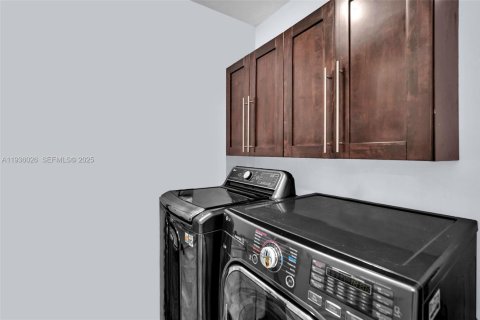 Villa ou maison à vendre à Miami Springs, Floride: 3 chambres № 1994407 - photo 22