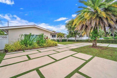 Villa ou maison à vendre à Miami Springs, Floride: 3 chambres № 1994407 - photo 2