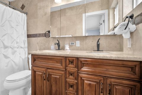 Villa ou maison à vendre à Miami Springs, Floride: 3 chambres № 1994407 - photo 28