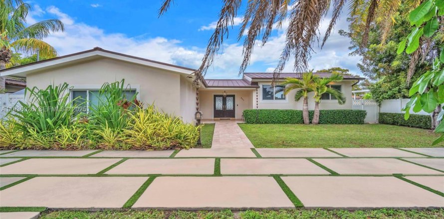 Villa ou maison à Miami Springs, Floride 3 chambres № 1994407