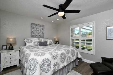 House in Punta Gorda, Florida 3 bedrooms, 151.15 sq.m. № 2239835 - photo 19