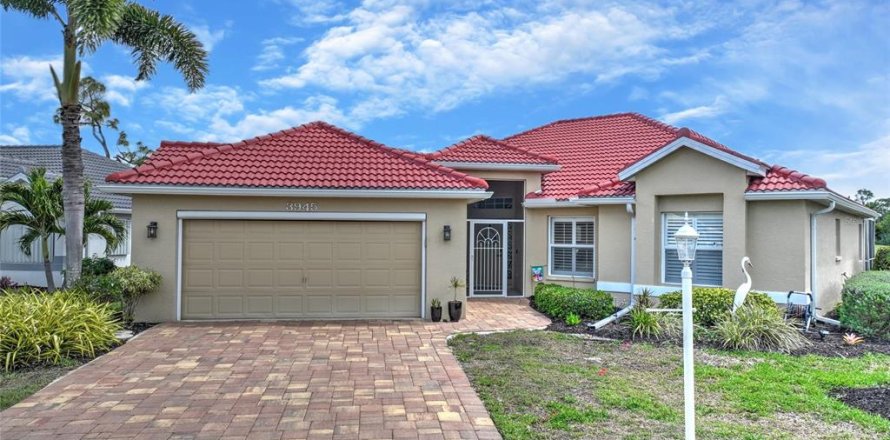 House in Punta Gorda, Florida 3 bedrooms, 151.15 sq.m. № 2239835