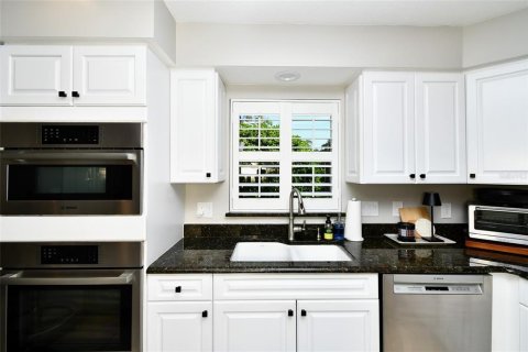 House in Punta Gorda, Florida 3 bedrooms, 151.15 sq.m. № 2239835 - photo 9