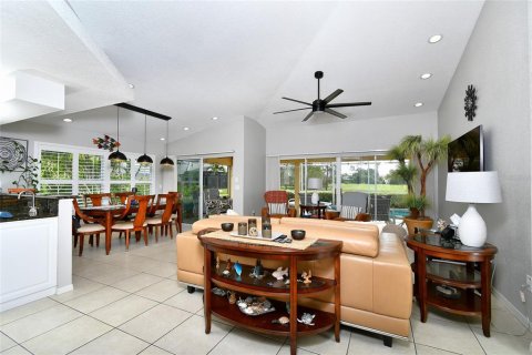 House in Punta Gorda, Florida 3 bedrooms, 151.15 sq.m. № 2239835 - photo 5