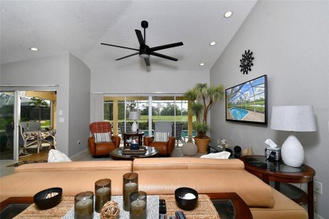 House in Punta Gorda, Florida 3 bedrooms, 151.15 sq.m. № 2239835 - photo 6
