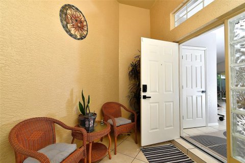 House in Punta Gorda, Florida 3 bedrooms, 151.15 sq.m. № 2239835 - photo 3