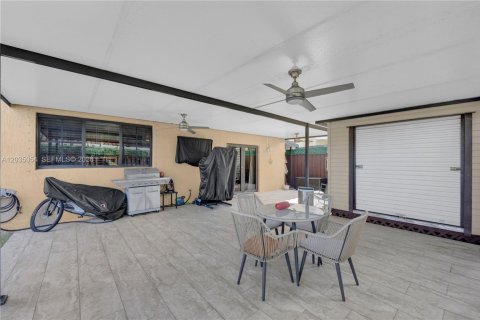 House in Homestead, Florida 5 bedrooms, 228.82 sq.m. № 2186106 - photo 20