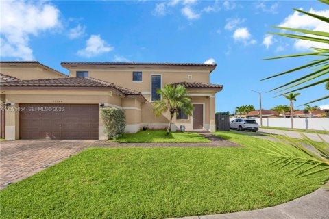 House in Homestead, Florida 5 bedrooms, 228.82 sq.m. № 2186106 - photo 2