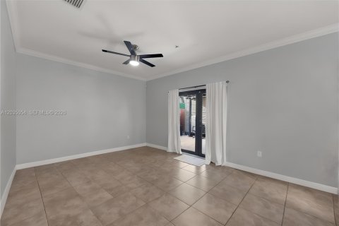 House in Homestead, Florida 5 bedrooms, 228.82 sq.m. № 2186106 - photo 10