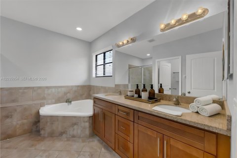 House in Homestead, Florida 5 bedrooms, 228.82 sq.m. № 2186106 - photo 15