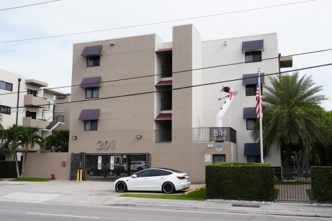 Apartment in Miami, Florida 1 bedroom, 65.03 sq.m. № 2000893 - photo 2