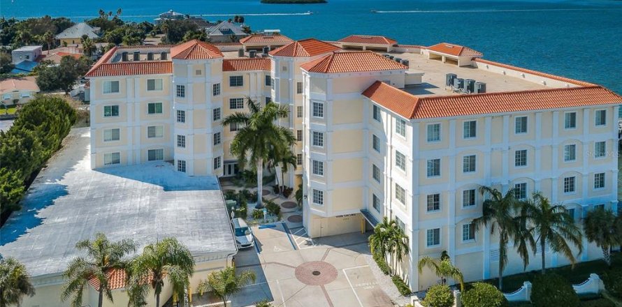 Condominio en Clearwater, Florida, 2 dormitorios  № 2201706