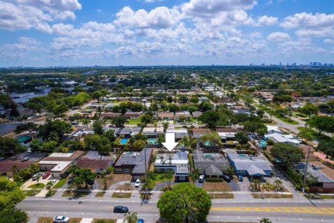 House in Hollywood, Florida 4 bedrooms, 194.07 sq.m. № 1217208 - photo 1