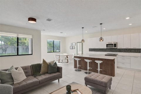 Copropriété à vendre à Doral, Floride: 3 chambres, 139.91 m2 № 2027255 - photo 3