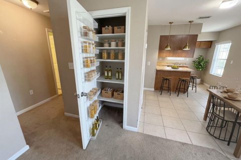 Condo in Orlando, Florida, 2 bedrooms № 2104917 - photo 8
