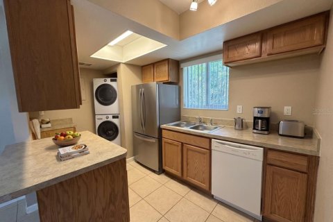 Condo in Orlando, Florida, 2 bedrooms № 2104917 - photo 2