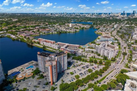 Condo in Miami, Florida, 1 bedroom № 2177447 - photo 14