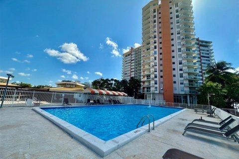 Condo in Miami, Florida, 1 bedroom № 2177447 - photo 12