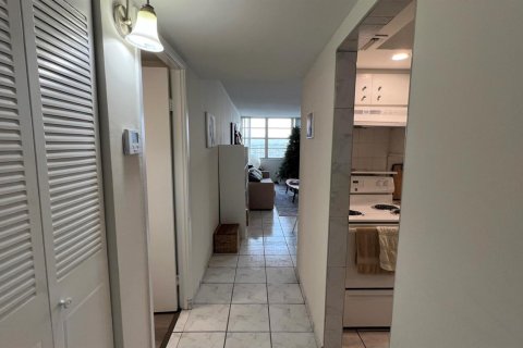 Condo in Miami, Florida, 1 bedroom № 2177447 - photo 6