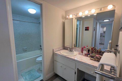 Condo in Miami, Florida, 1 bedroom № 2177447 - photo 10