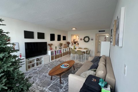 Condo in Miami, Florida, 1 bedroom № 2177447 - photo 4