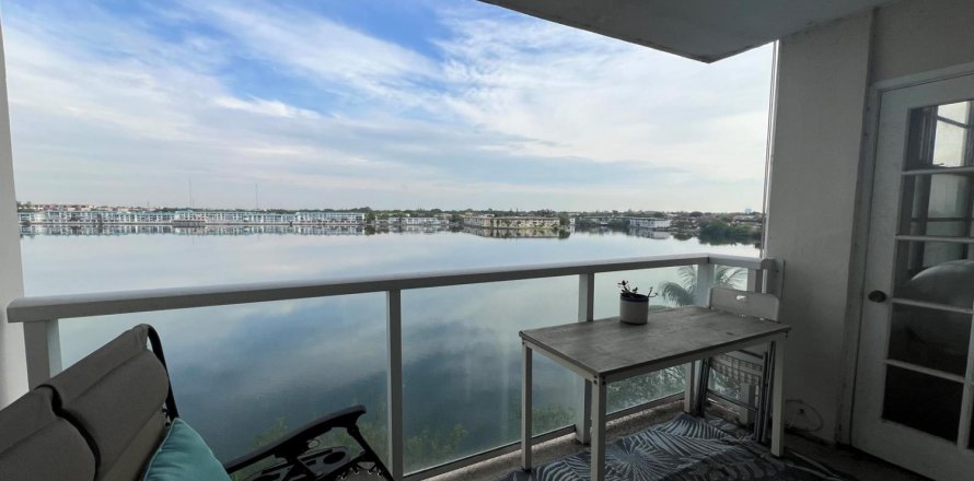Condo in Miami, Florida, 1 bedroom № 2177447