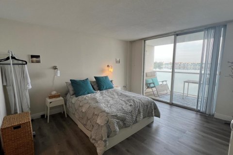 Condo in Miami, Florida, 1 bedroom № 2177447 - photo 2