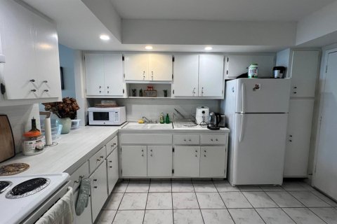 Condo in Miami, Florida, 1 bedroom № 2177447 - photo 8