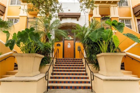 Condominio en Saint Petersburg, Florida, 1 dormitorio  № 2215628