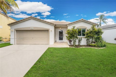 Casa en venta en Miramar, Florida, 4 dormitorios, 182.55 m2 № 1819683 - foto 1