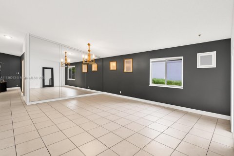 Casa en venta en Miramar, Florida, 4 dormitorios, 182.55 m2 № 1819683 - foto 2