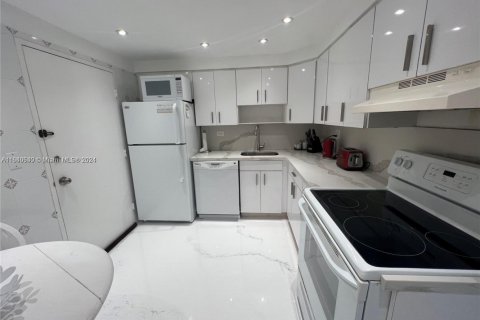 Copropriété à louer à Miami Beach, Floride: 2 chambres, 98.85 m2 № 2022393 - photo 7