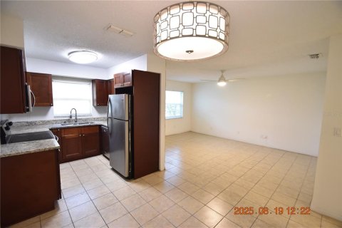 Casa en alquiler en Tampa, Florida, 3 dormitorios, 95.5 m2 № 1915599 - foto 14