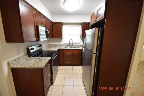 Casa en alquiler en Tampa, Florida, 3 dormitorios, 95.5 m2 № 1915599 - foto 16