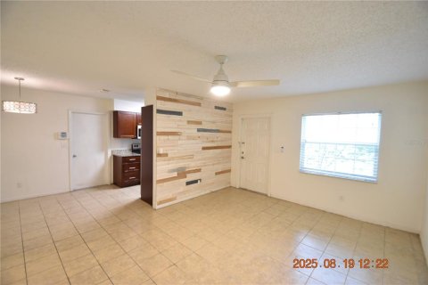 Casa en alquiler en Tampa, Florida, 3 dormitorios, 95.5 m2 № 1915599 - foto 8